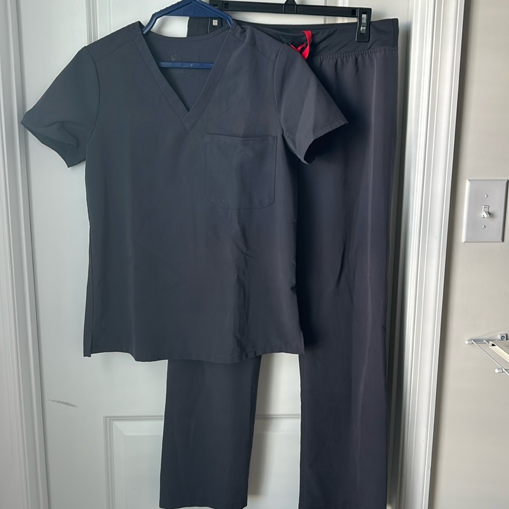 Figs Women's Scrub Set in Dark Gray